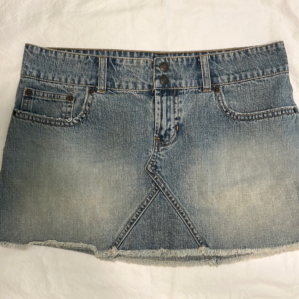 Denim mini skirt. Abercrombie. Size 2. Frayed bottom edge.